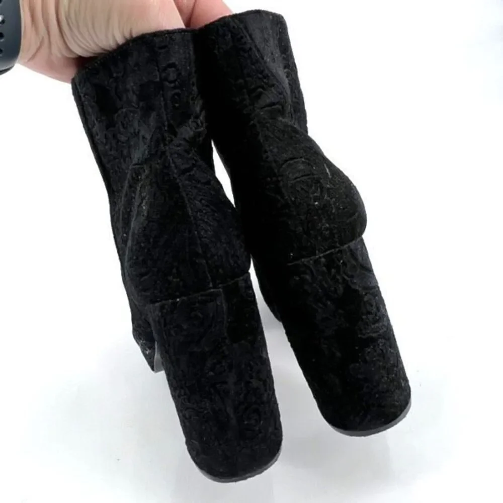 Kensie Black Velvet Floral Emeline Block heel boot bootie size 8.5 Platform Goth